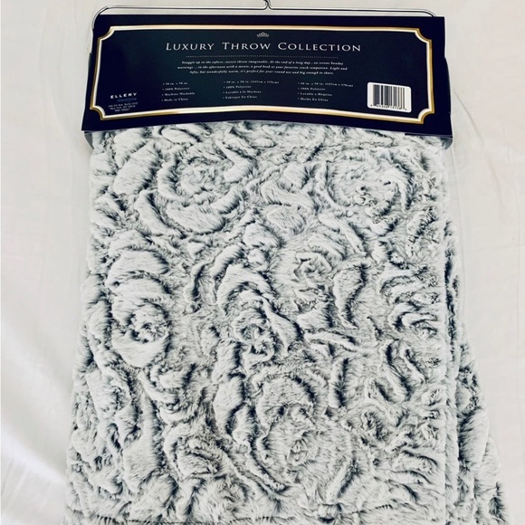 Azalea Micro-Mink Throw - Picture 2 of 4